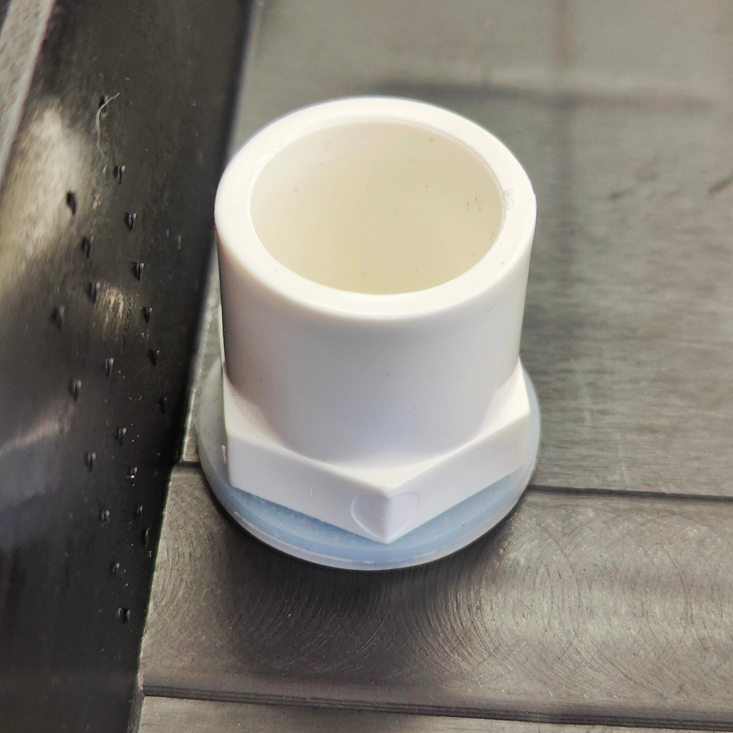 Overflow Drain Fitting For Farmtek Hydroponic DWC Tray 